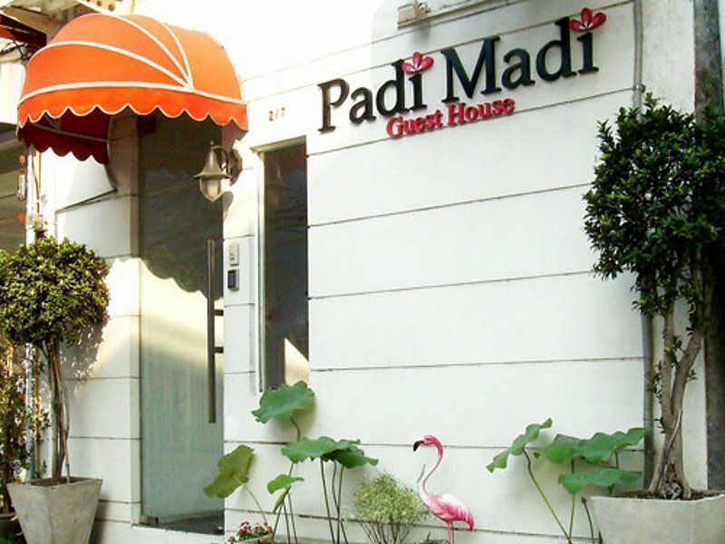 Padi Madi Boutique Guesthouse Bangkok Exterior photo